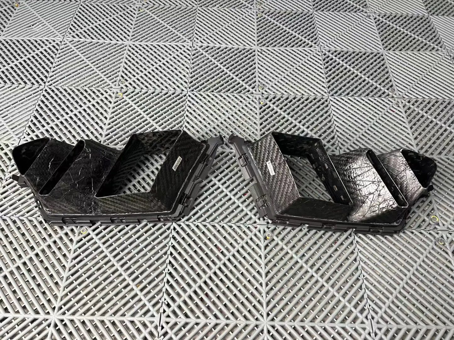 BMW G8X M3/M4 Carbon Fiber R Style Air Inlets