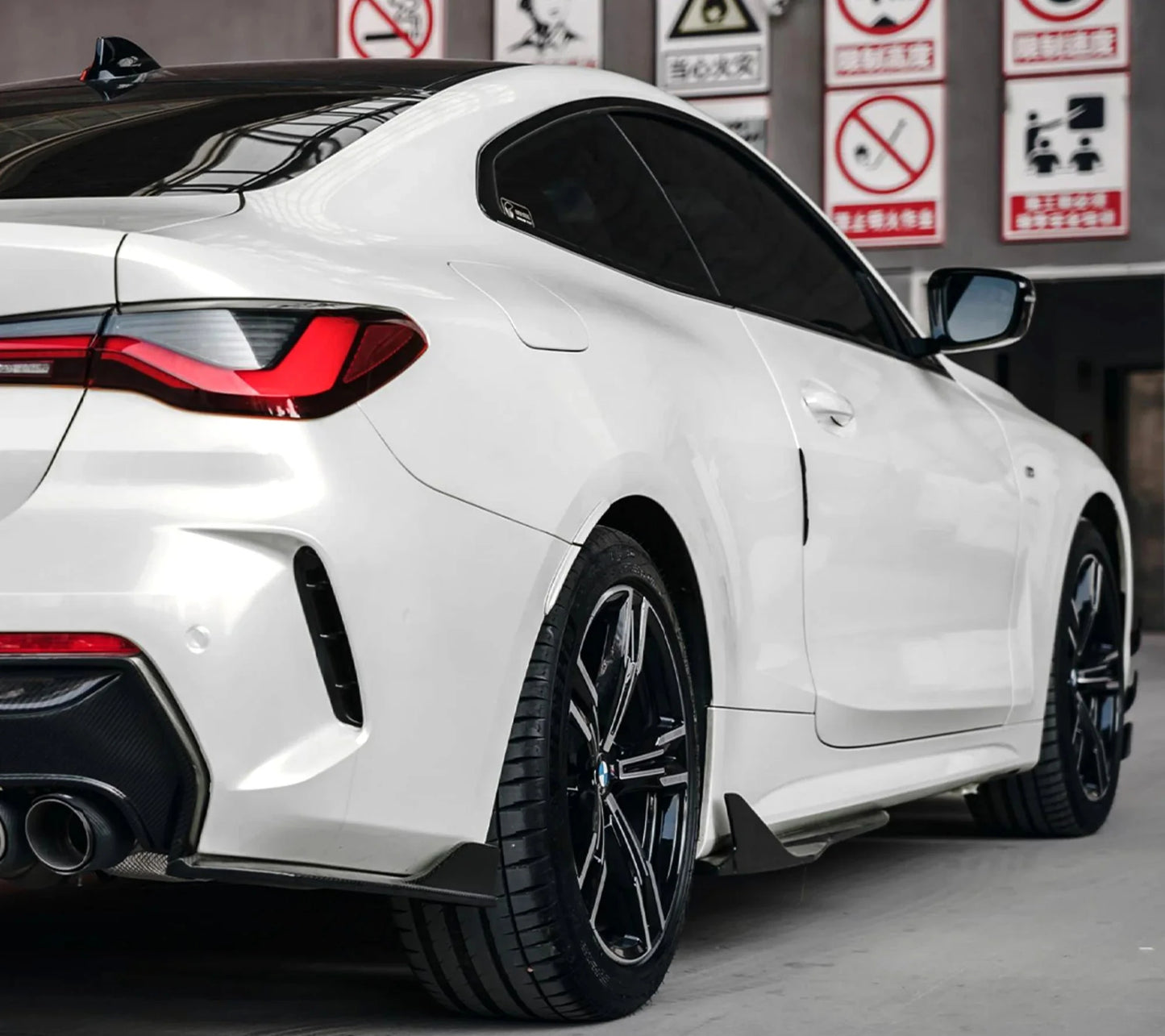 BMW G2X Carbon Fiber Side Skirts