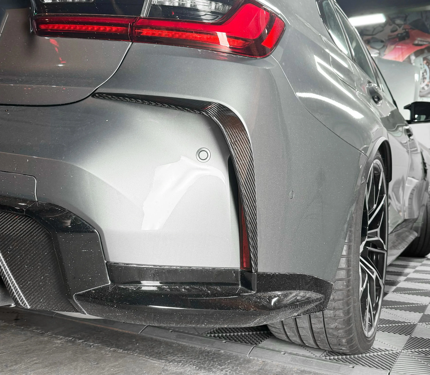 BMW G8X M3/M4 Carbon Fiber Rear Bumper Fangs