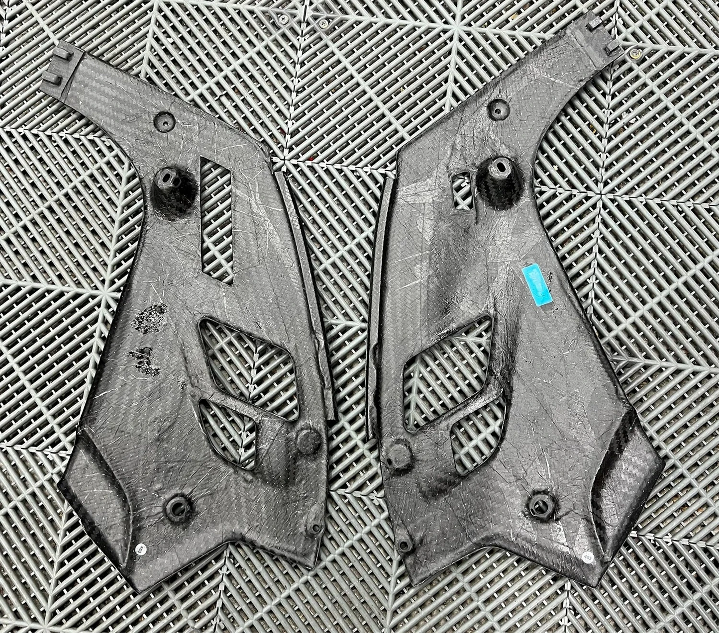 BMW F90 M5 Carbon Fiber Engine Bay Corner Covers