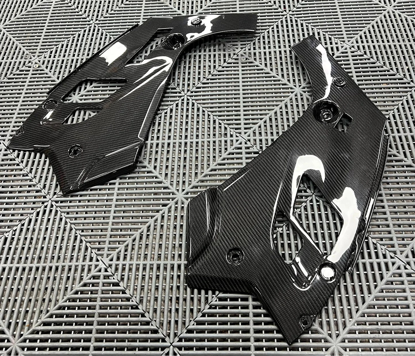 BMW F90 M5 Carbon Fiber Engine Bay Corner Covers
